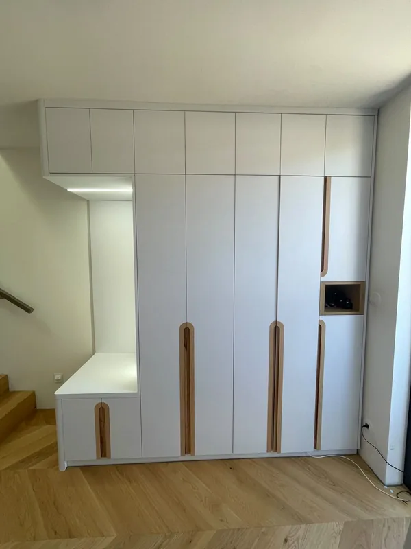 Vestavěná sestava se schodištěm