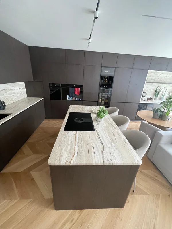 Travertinový ostrůvek s LED podsvícením