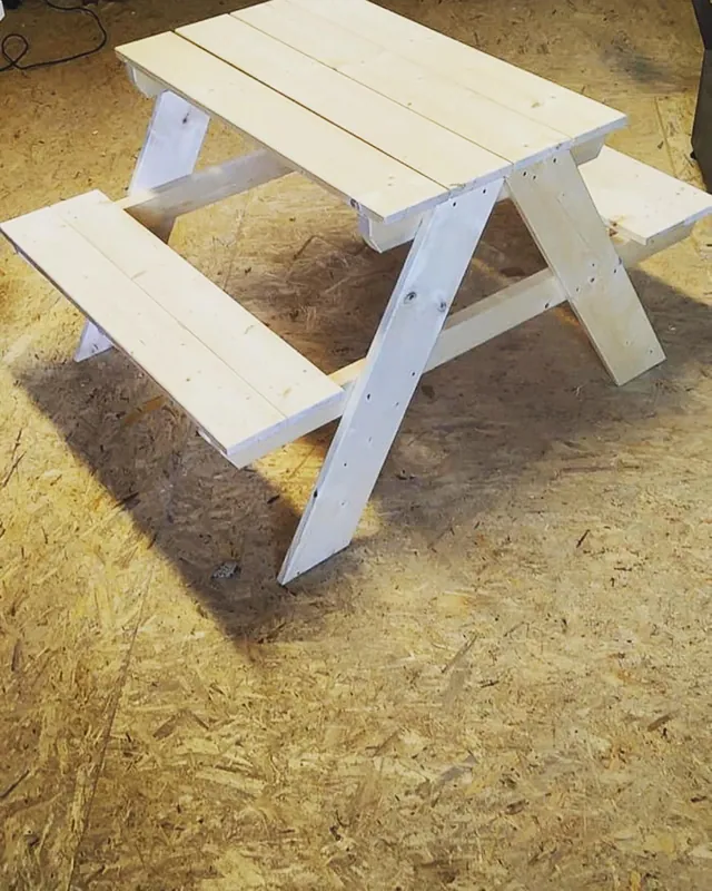 Dětský piknikový stůl